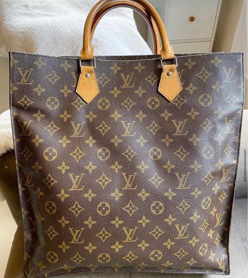 Authentic Louis Vuitton Lv Sac Plat Monogram Laptop Document Tote Bag,  Luxury, Bags & Wallets on Carousell