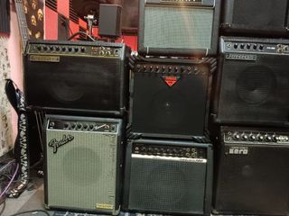 bass and guitar amp