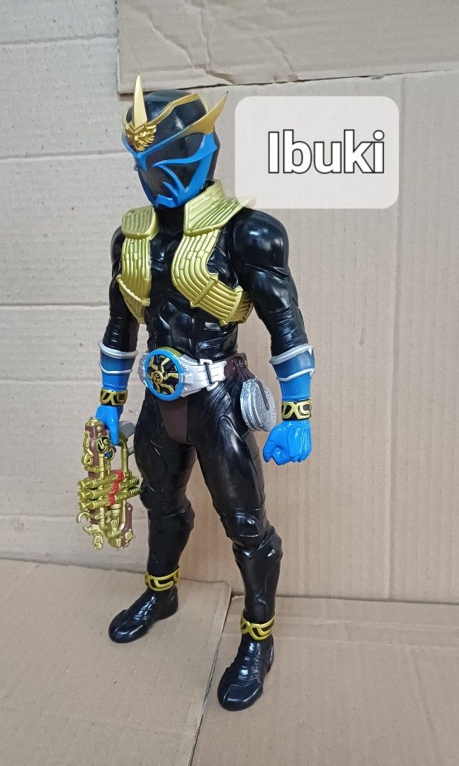 MASKED RIDER IBUKI & ZANNKI フィギュアセット Amazon.com