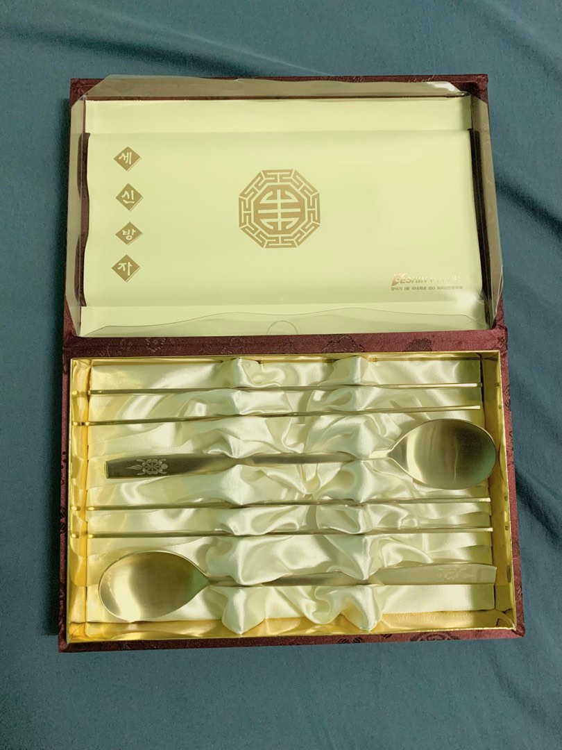 BRAND NEW Korean Gold Stainless Cutlery Set (spoon and chopsticks) with