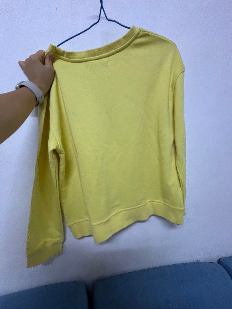 Brandy Melville style in yellow hoodie sweatshirt in
