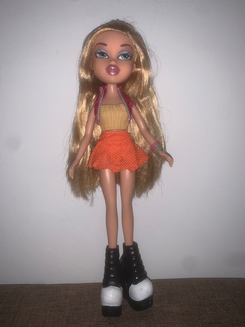 Bratz doll with dirty blonde hair 2025