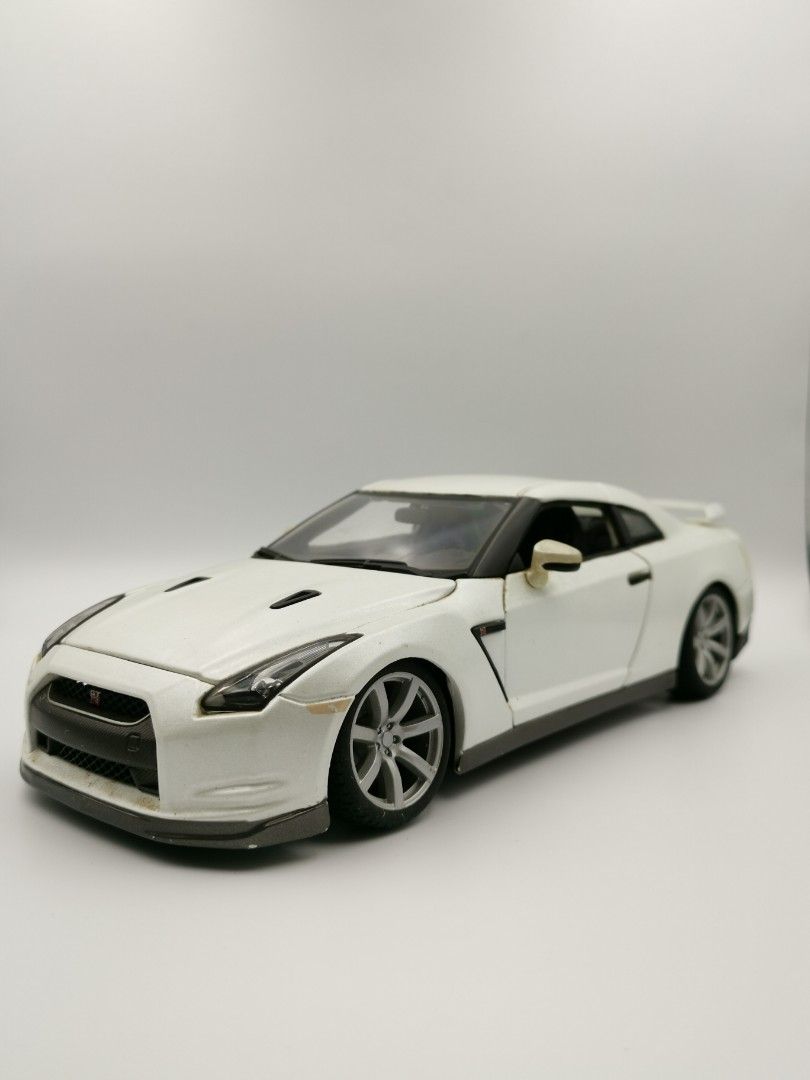 Burago Model Cars 1/18, Hobbies & Toys, Toys & Games on Carousell