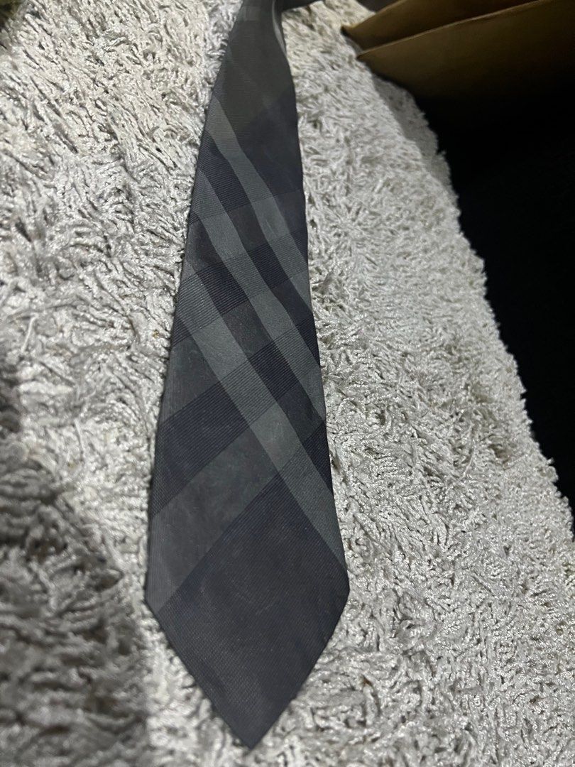 Burberry classic tie
