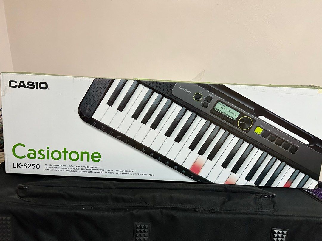 Casio Keyboard LK-S250, Hobbies &amp; Toys, Music &amp; Media, Musical Instruments on Carousell