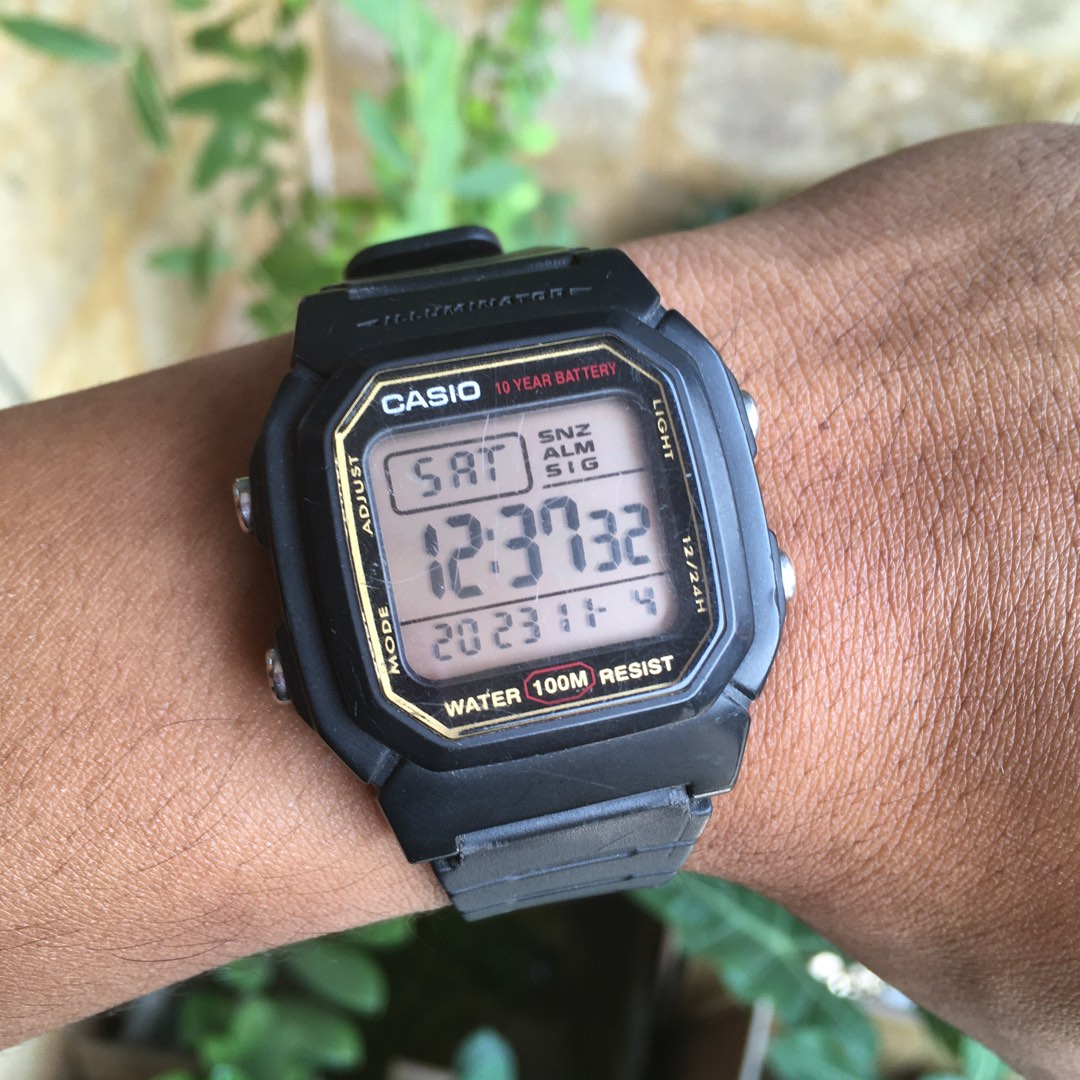 Casio W-800H, Fesyen Pria, Jam Tangan di Carousell