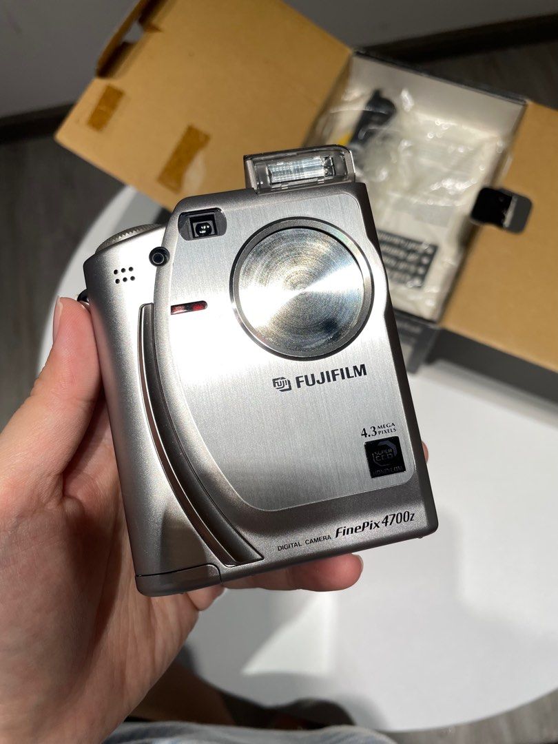 【膠片感ccd】 富士Fujifilm 4700z full set, 攝影器材, 相機 Carousell