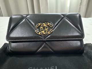 Shop CHANEL 2022-23FW Classic Zipped Card Holder (AP2570 ) by lufine