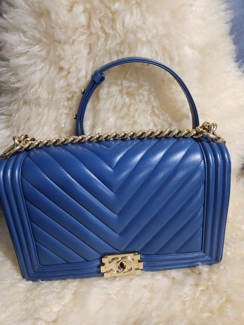 Chanel boy chevron 10 on sale