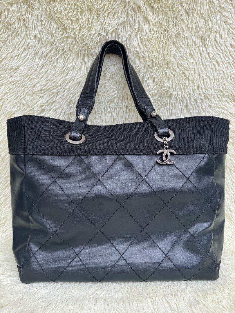 Chanel Biarritz Tote (Category: Luxury Bags & Wallets) located in Las Pinas. Submitted by Le.Pattie.Luxe (Listing ID 1263771700, Image 2). Description: 💯% Authentic 𝐂𝐡𝐚𝐧𝐞𝐥 𝐁𝐢𝐚𝐫𝐫𝐢𝐭𝐳 𝐓𝐨𝐭𝐞 🖤𝐒𝐀𝐋𝐄: 𝐏𝐡𝐩 𝟒𝟎𝐤 𝐟𝐫 Php 55k🖤 ▪️7.5/10 condition w/ corner scuffings & interior water marks ▪️Hologram intact, Series 11 (2006-2008) ▪️Inclusions: Entrupy certificate of authenticity, detachable pouch, & provided satin dustbag 💯% aut