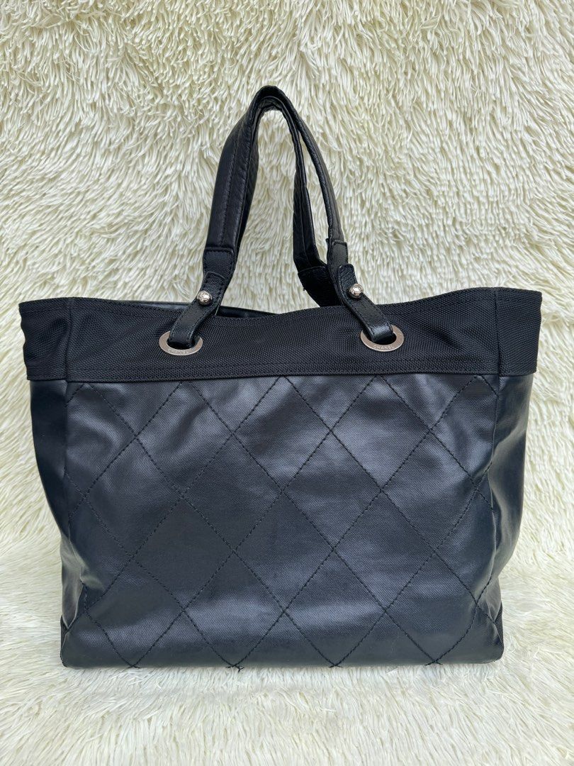 Chanel Biarritz Tote (Category: Luxury Bags & Wallets) located in Las Pinas. Submitted by Le.Pattie.Luxe (Listing ID 1263771700, Image 3). Description: 💯% Authentic 𝐂𝐡𝐚𝐧𝐞𝐥 𝐁𝐢𝐚𝐫𝐫𝐢𝐭𝐳 𝐓𝐨𝐭𝐞 🖤𝐒𝐀𝐋𝐄: 𝐏𝐡𝐩 𝟒𝟎𝐤 𝐟𝐫 Php 55k🖤 ▪️7.5/10 condition w/ corner scuffings & interior water marks ▪️Hologram intact, Series 11 (2006-2008) ▪️Inclusions: Entrupy certificate of authenticity, detachable pouch, & provided satin dustbag 💯% aut