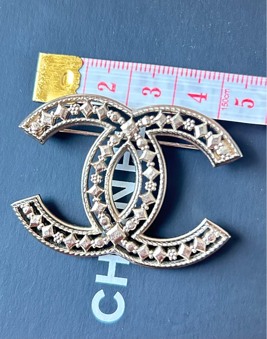 Chanel Brooch Pin Gold 1264/29 – AMORE Vintage Tokyo