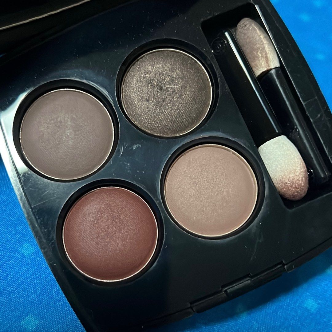 Chanel Les Beiges Intense Eyeshadow Palette and Blurry Green