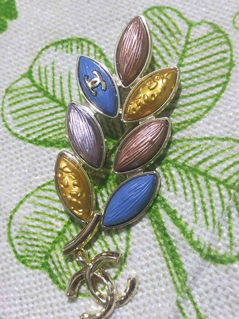 Chanel leaf brooch sale