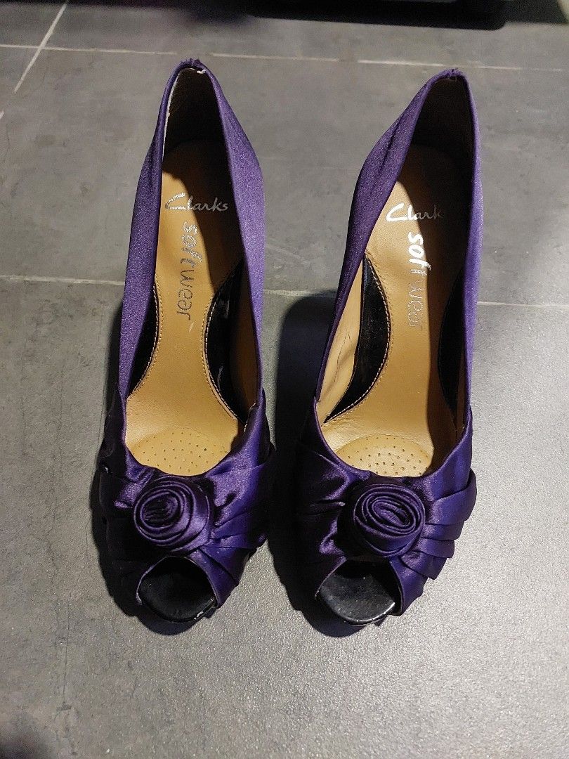 Purple best sale clarks shoes