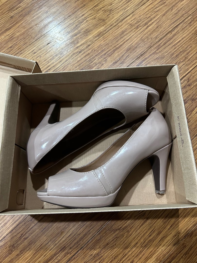 Clarks Heels, Women's Fashion, Footwear, Heels on Carousell