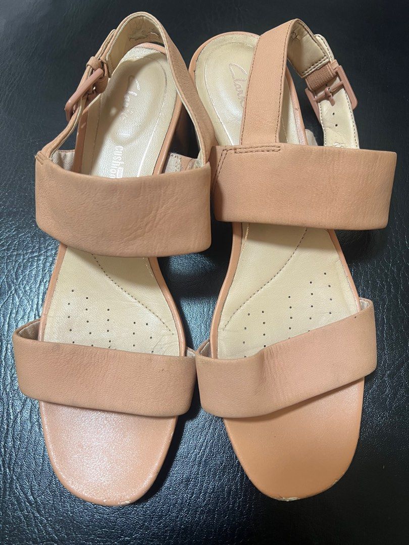 Clarks leather pink low heels, Women's Fashion, Footwear, Heels on