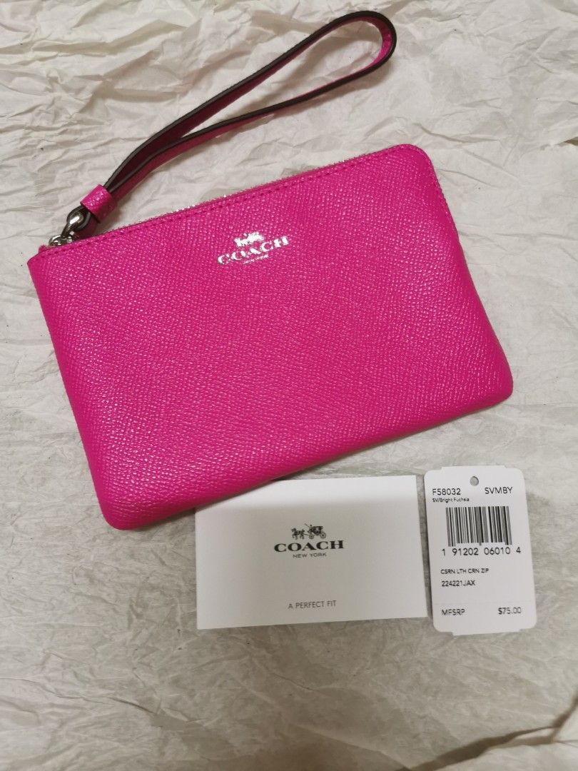 F58032 store coach wristlet