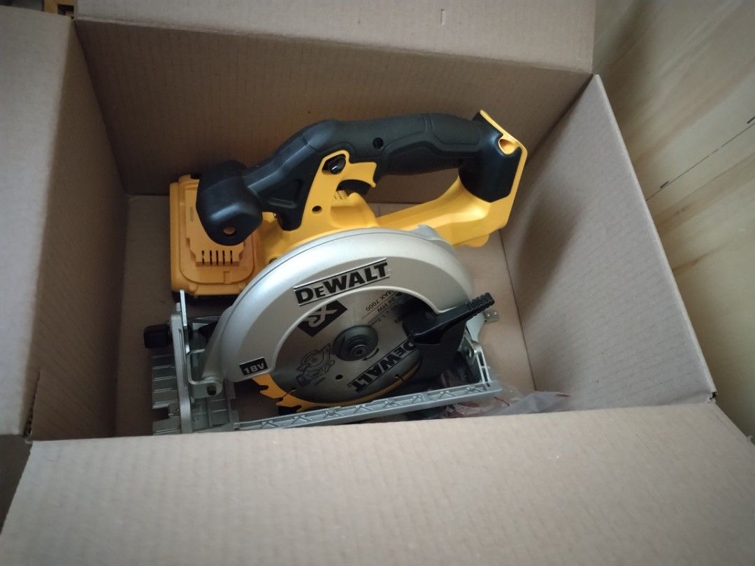 Dcs391n online circular saw