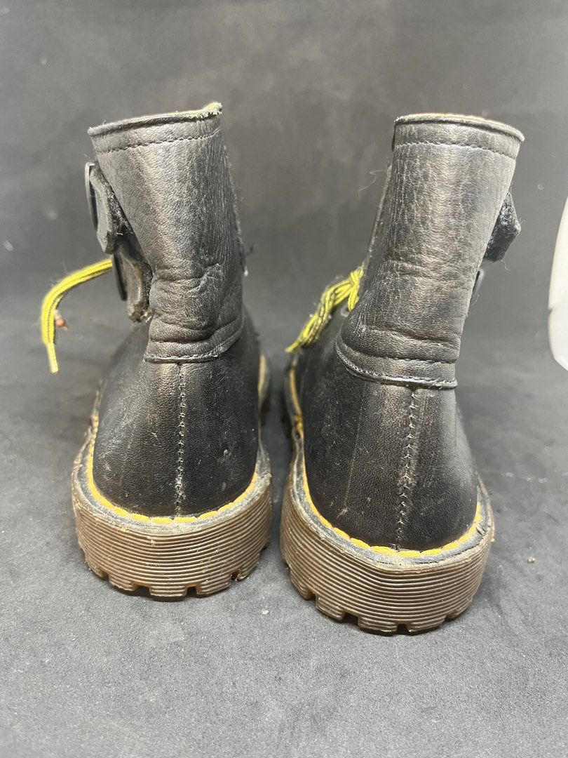 Doc Martens kids (Category: Babies & Kids Fashion) located in Quezon City. Submitted by masbugs (Listing ID 1263852749, Image 2). Description: FS: hi cut DMs for kids. Size 11 Pick up at Scoit area in QC.