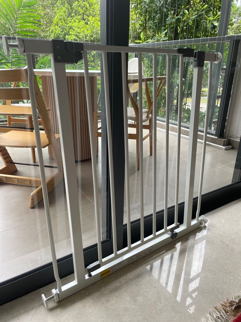 Dreambaby Liberty Security Gate w Stay Open Feature 74 83cm up