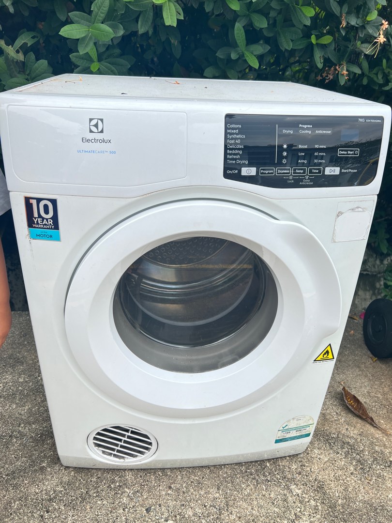 Electrolux dryer 4 years old, TV & Home Appliances, Washing Machines