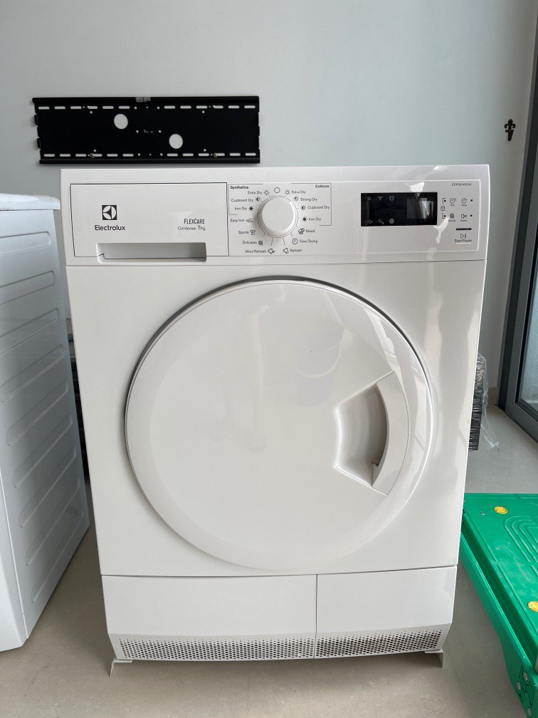 Electrolux Dryer EDP2074PDW, TV & Home Appliances, Washing Machines and