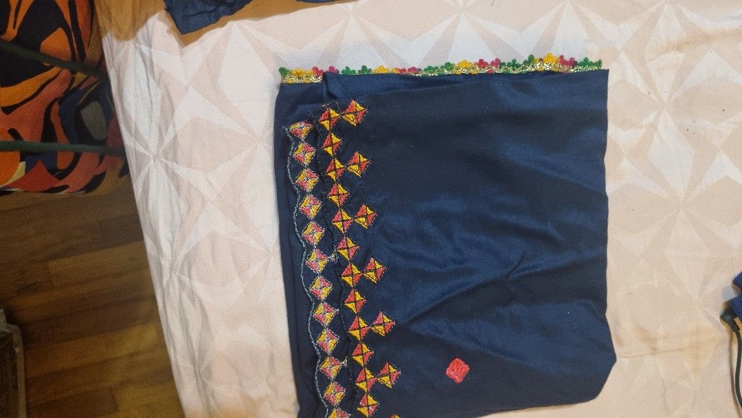 Simple embroidery designs top for punjabi suits