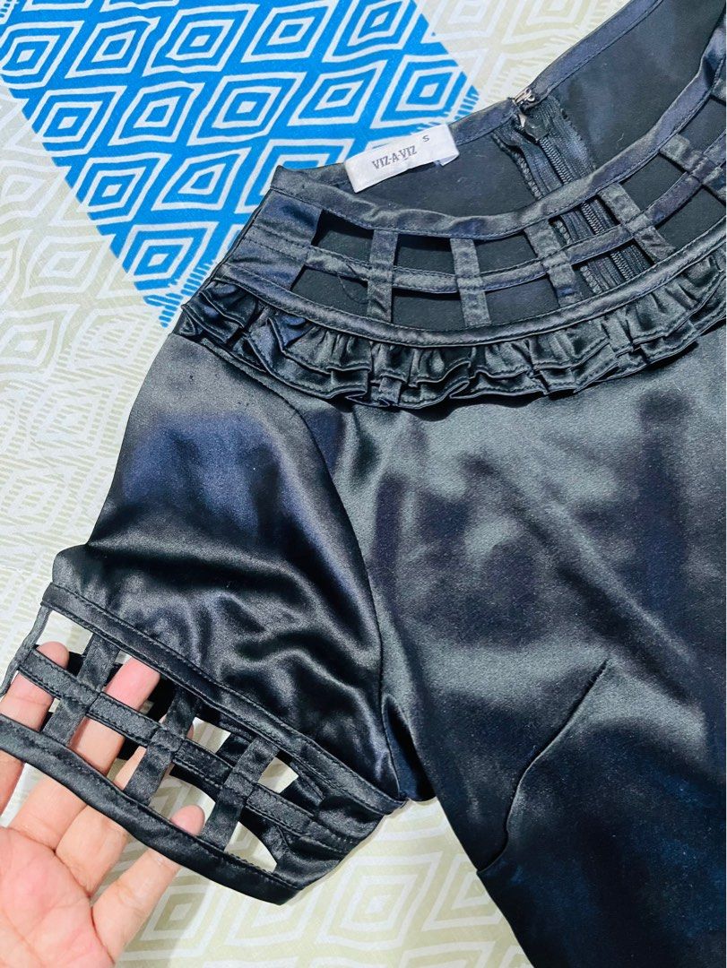 Elegant black dress (Category: Dresses) located in Bulacan. Submitted by bebeella (Listing ID 1263756872, Image 1). Description: This Viz-A-Viz black silky dress exudes elegance. Its fabric and design make it a standout choice for any special occasion. The only thing it needs is a touch of ironing. Once you smooth out the fabric, this dress will truly shine..