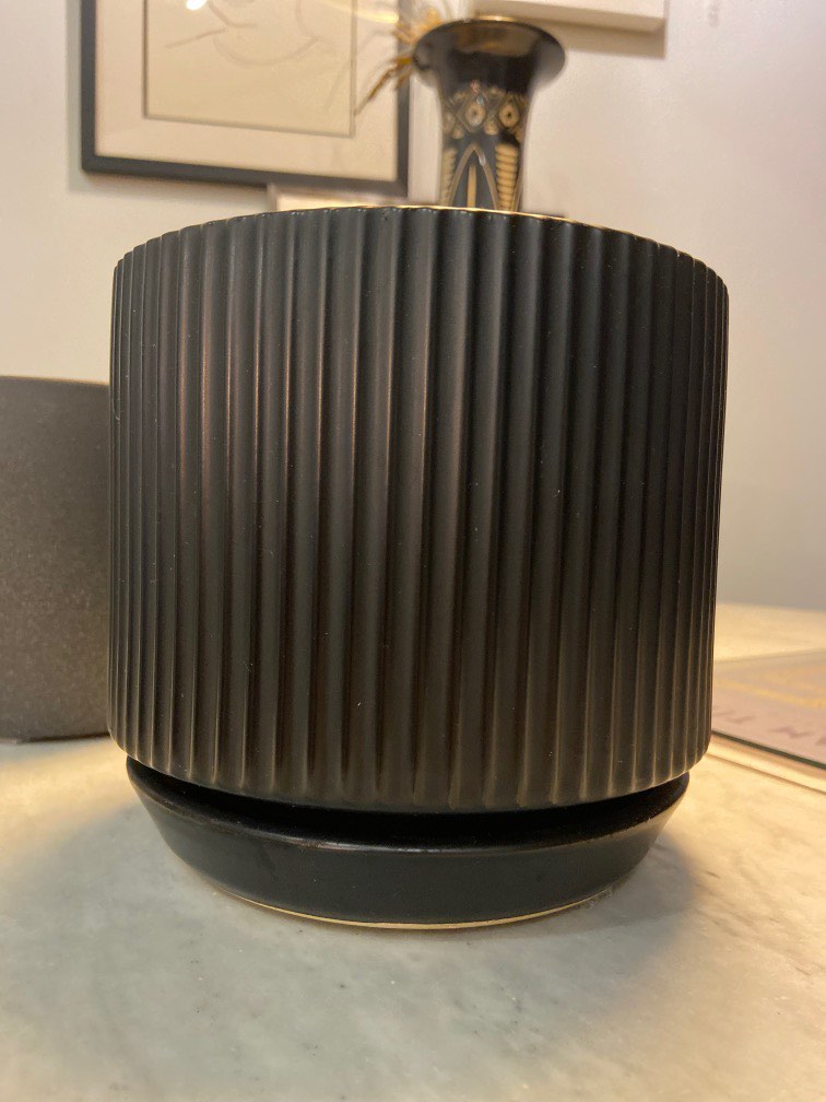 Fluted black plant pot, Furniture & Home Living, Gardening, Pots & Planters on Carousell