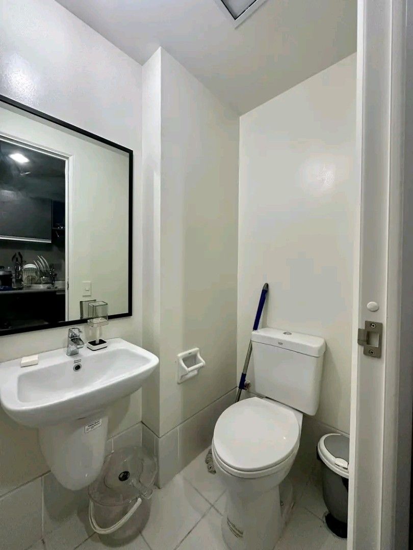 For rent Condo sharing Studio Unit in Torre Malate in front of UP