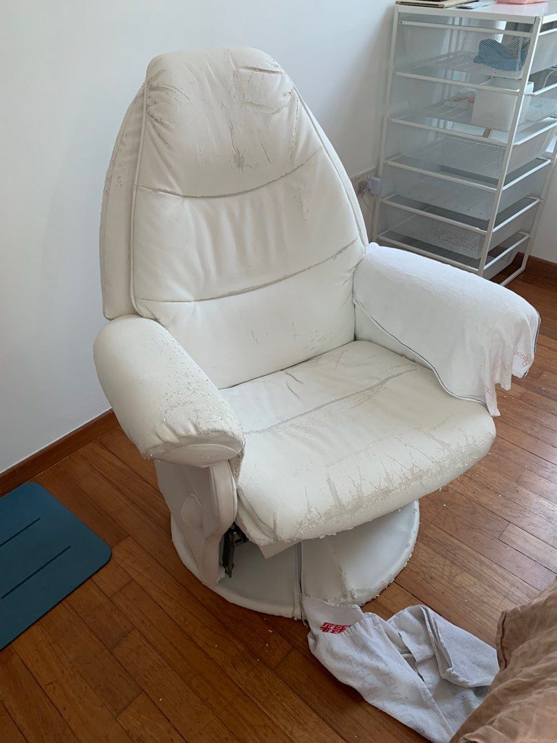 Free Reclinable Nursing Chair and Footrest, Babies & Kids, Nursing
