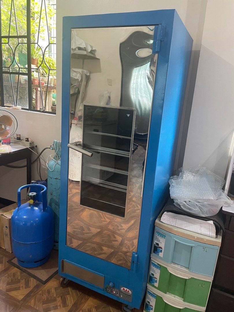 Gas Proofer (Category: Bakeware) located in Baguio. Submitted by oneil07 (Listing ID 1263737763, Image 2). Description: 12 Tray Gas Proofer from ML Cabs (Manila), flat sheets inside not included Orig Price: Php 30,000 RFS: Moving out of Baguio Shipping or Delivery care of Buyer .