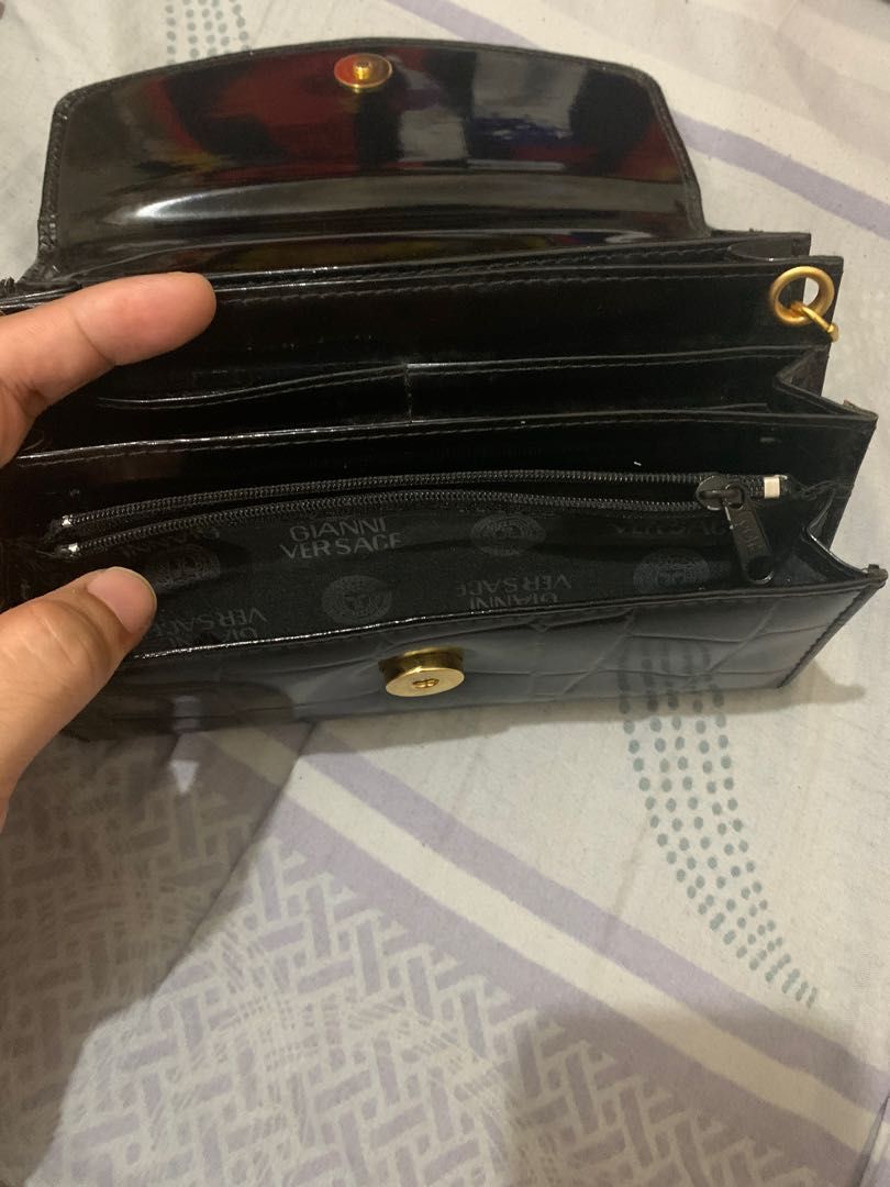Gianni versace (Category: Luxury Bags & Wallets) located in Pasay City. Submitted by lazzzy1 (Listing ID 1263798508, Image 3). Description: .