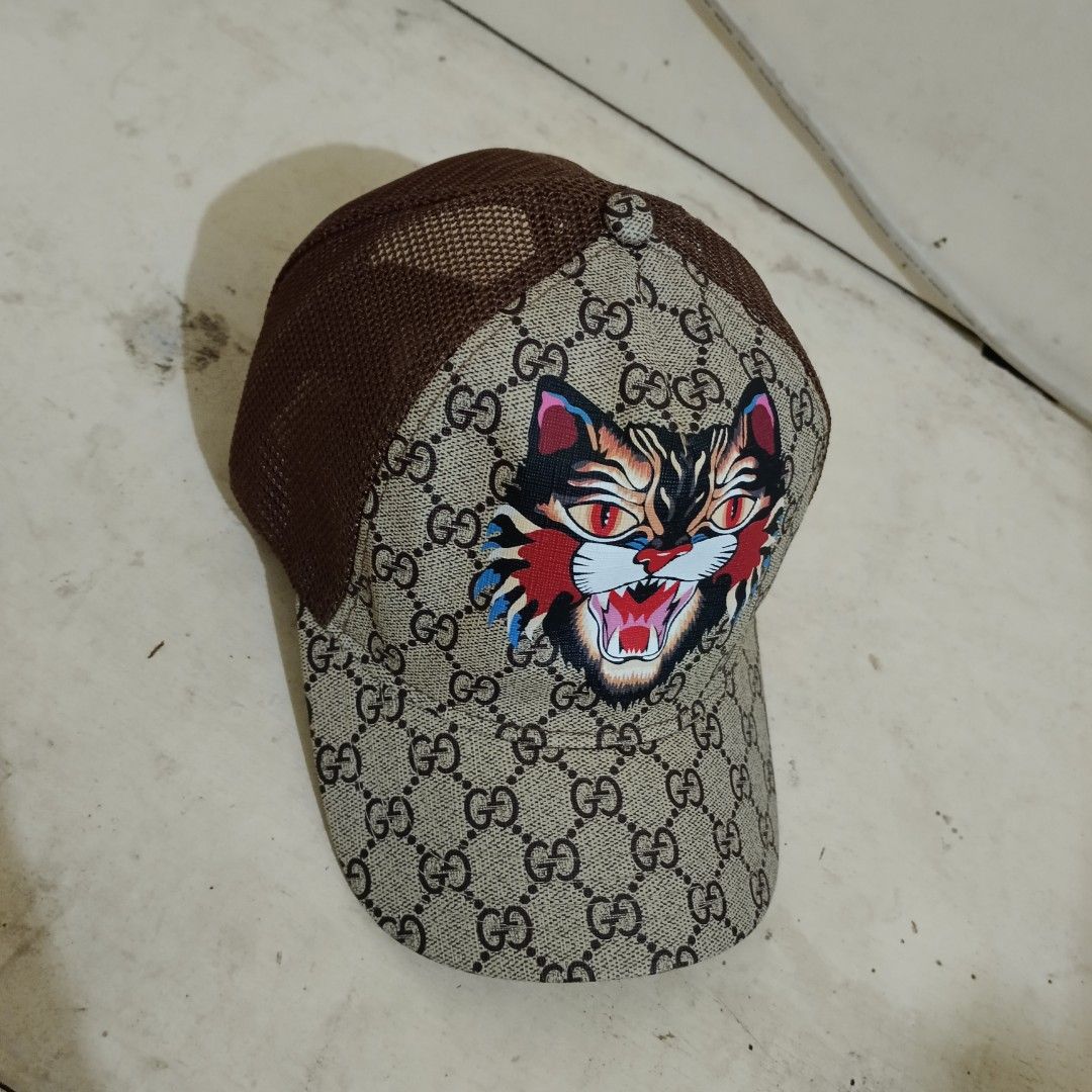 Angry cat top gucci hat