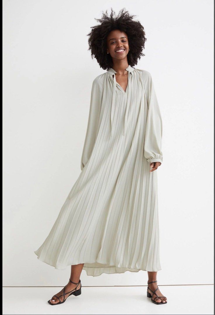 H&m pleated shop maxi dress