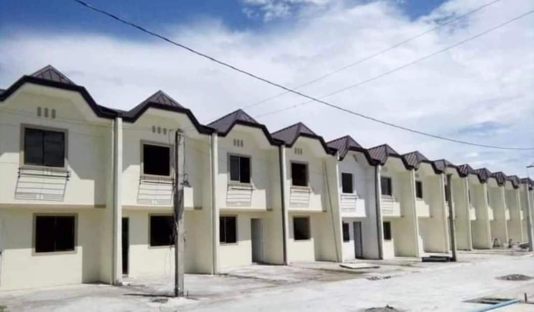 House and lot in Beverly Homes Loma De Gato Marilao near NLEX and