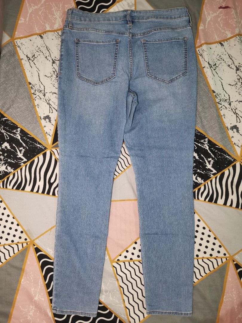 Imported Old Navy Super Skinny Jeans (Category: Jeans) located in Manila. Submitted by chinggg24 (Listing ID 1263870859, Image 2). Description: Waist size: 31-32inches (measuring tape) MOP: bank transfer, Gcash.