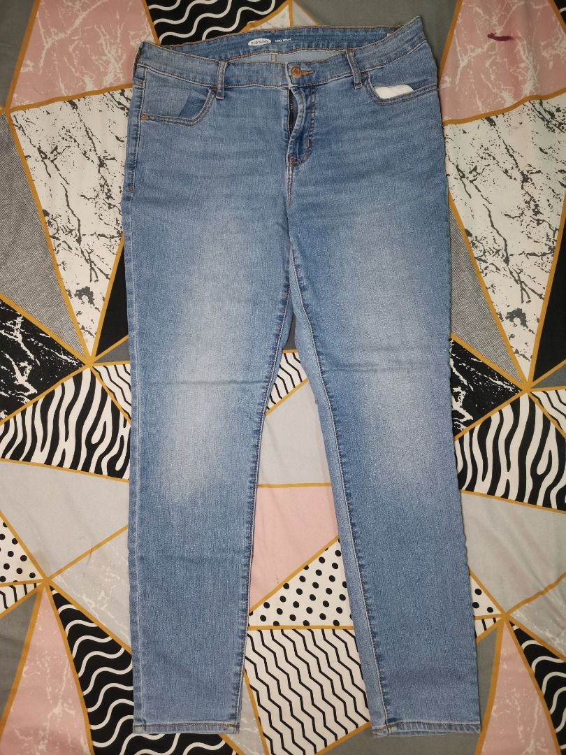 Imported Old Navy Super Skinny Jeans (Category: Jeans) located in Manila. Submitted by chinggg24 (Listing ID 1263870859, Image 1). Description: Waist size: 31-32inches (measuring tape) MOP: bank transfer, Gcash.