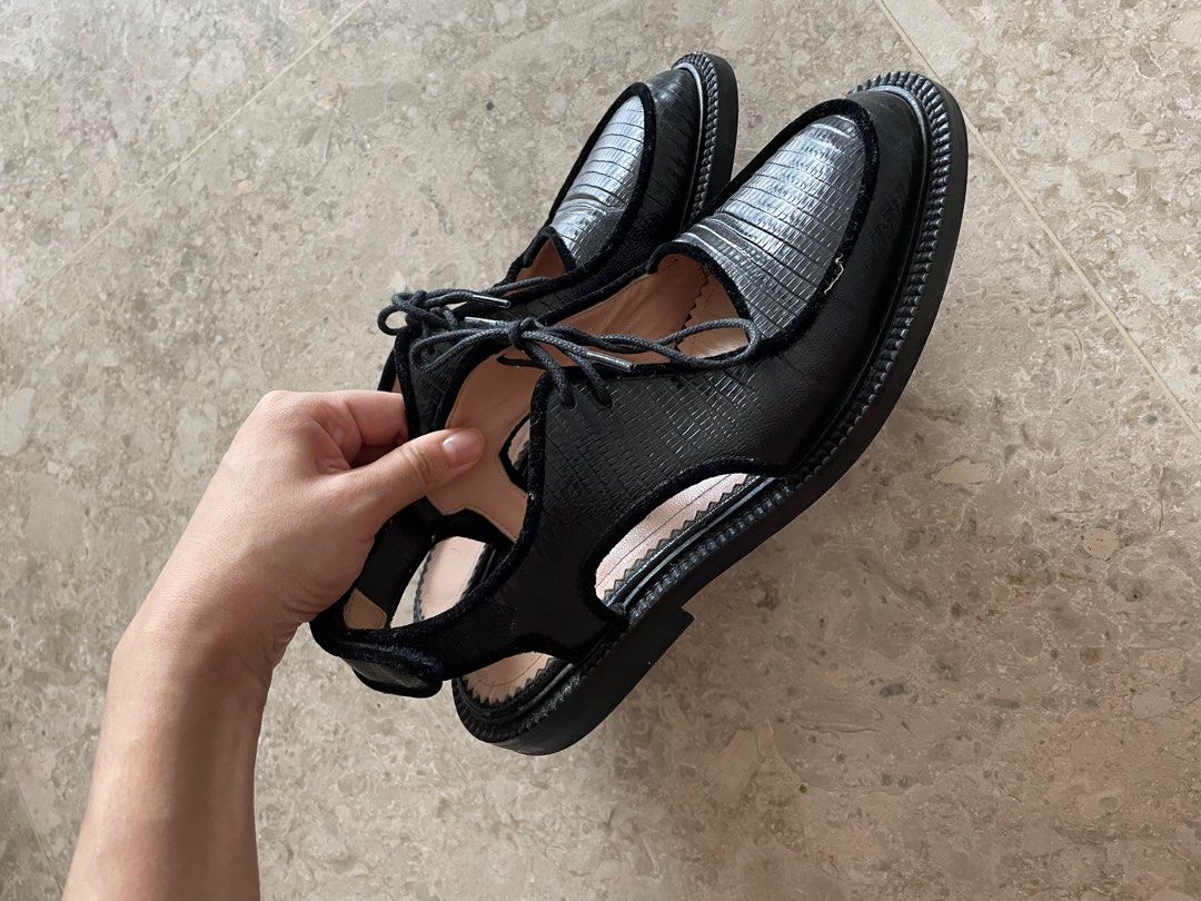 Inch two shoes top