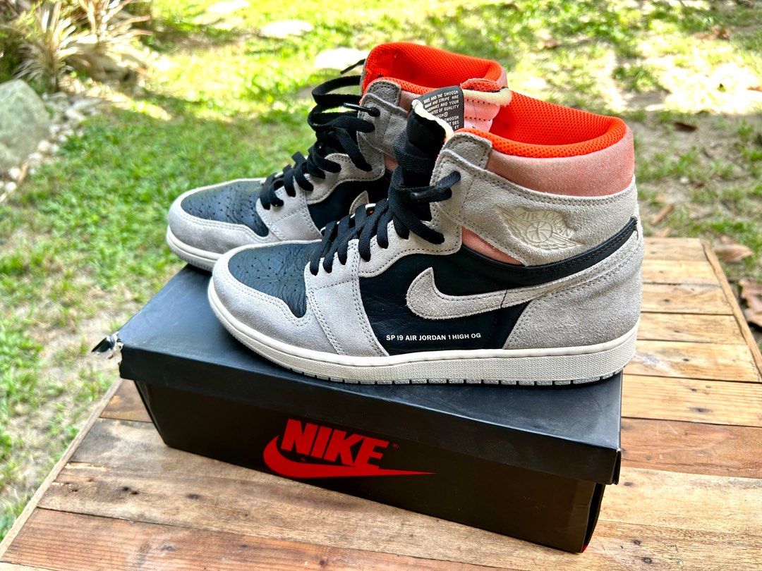 Jordan 1 High OG Hyper Crimson Neutral Grey