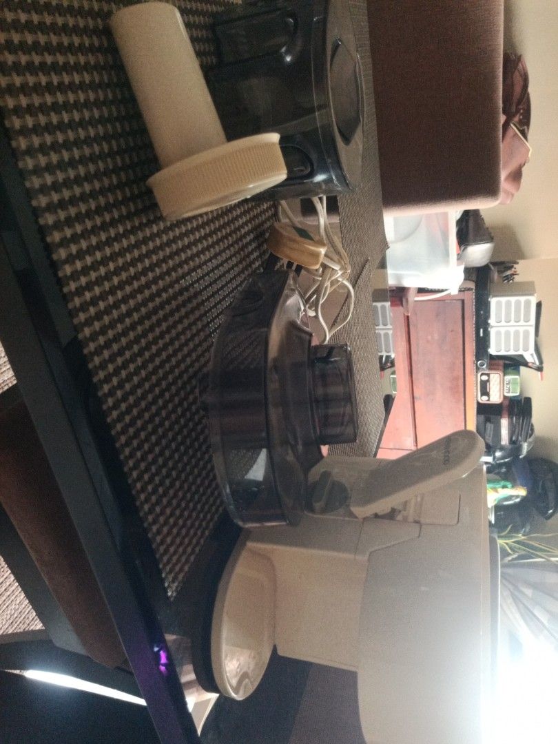 Juice maker (Category: Juicers, Blenders & Grinders) located in Singapore. Submitted by avtar283b (Listing ID 1263739799, Image 2). Description: Kenwood 2 speed fruit juice maker. Used very lightly..
