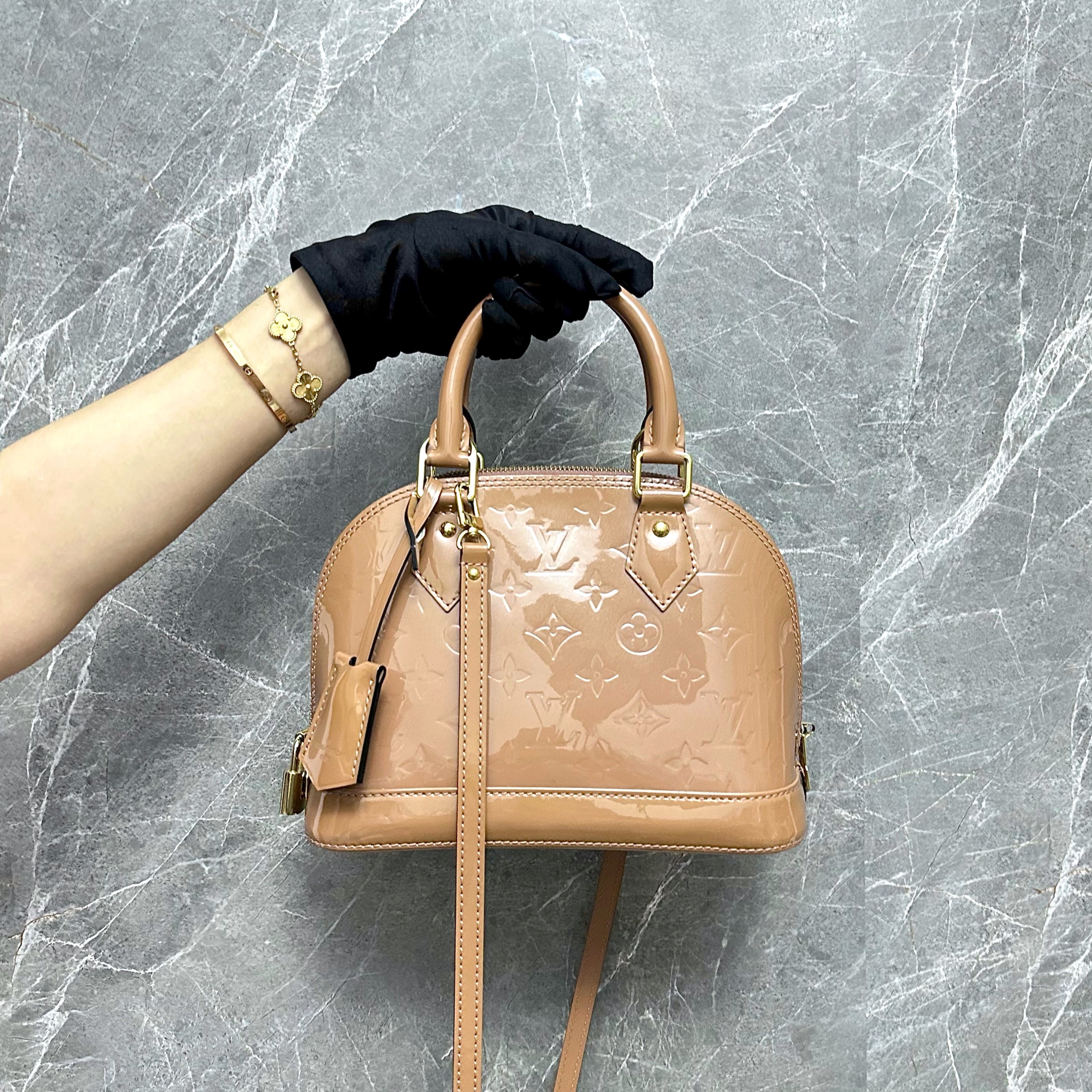 Vuitton alma shop bb