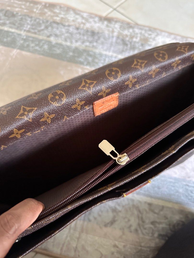 LOUIS VUITTON Vintage Pochette Accessoires | Monogram | Date Code: VI0050