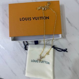 Louis Vuitton® LV In The Sky Necklace Gold. Size in 2023
