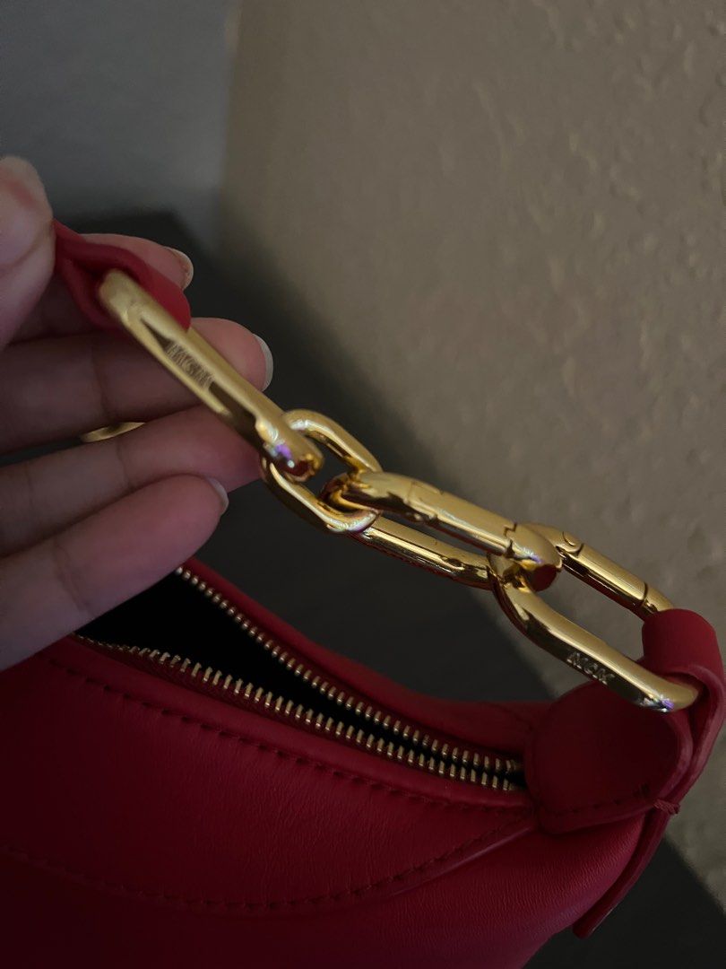 MCM hobo red bag (Category: Luxury Bags & Wallets) located in Manila. Submitted by mvplovedstuff (Listing ID 1263773290, Image 3). Description: Original price was : 1700$ .