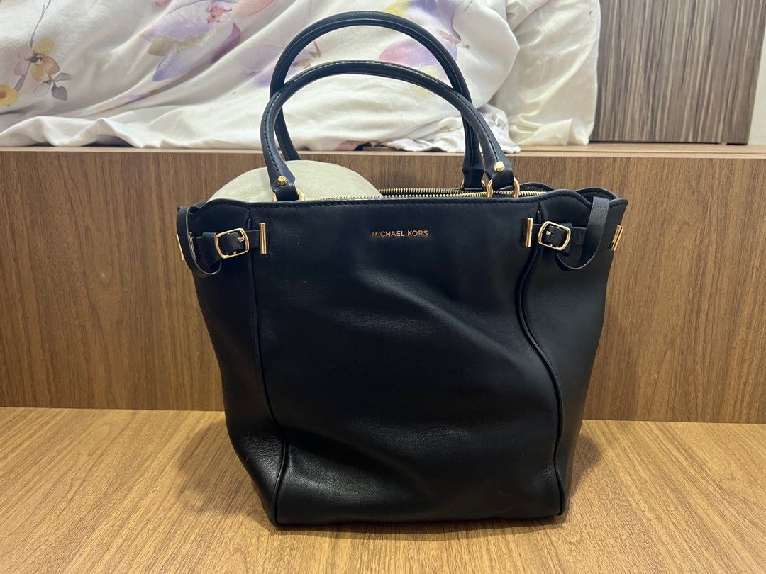 Michael Kors Amelia Black Medium Tote Bag
