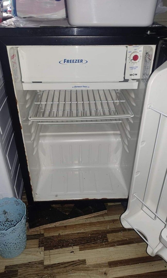 Mini Ref (Category: Refrigerators and Freezers) located in Binangonan. Submitted by algenna1030 (Listing ID 1263859650, Image 2). Description: .