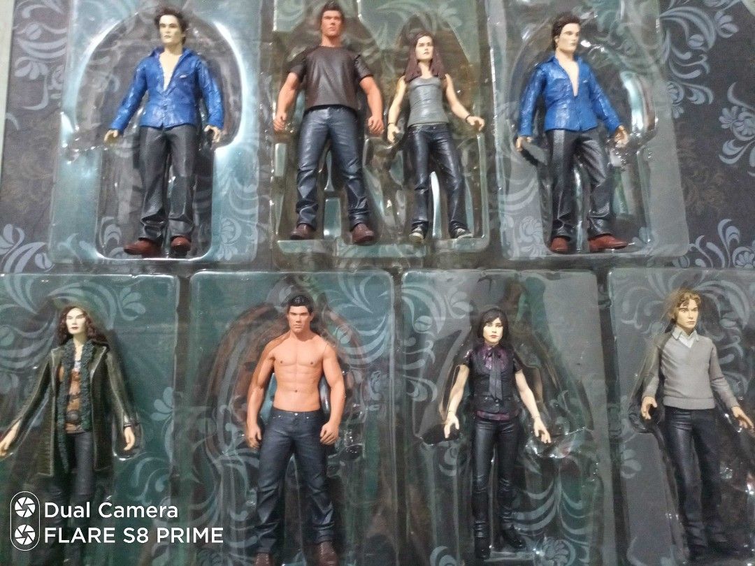 Figurine Collection Twilight Saga New Moon – Jacob En Triple Charm Cad (NECA)