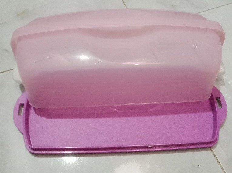 (NEW) Tupperware Cake Taker Rectangular Purple, Kitchen & Appliances